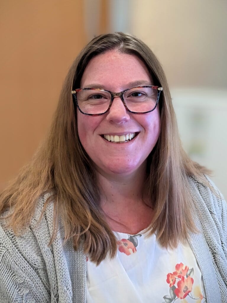 PXL 20241021 1630421562 768x1025