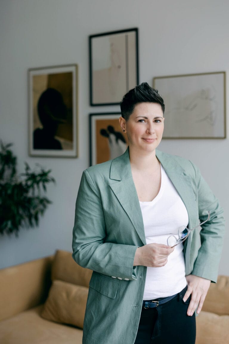 Myroslava business 11 768x1152