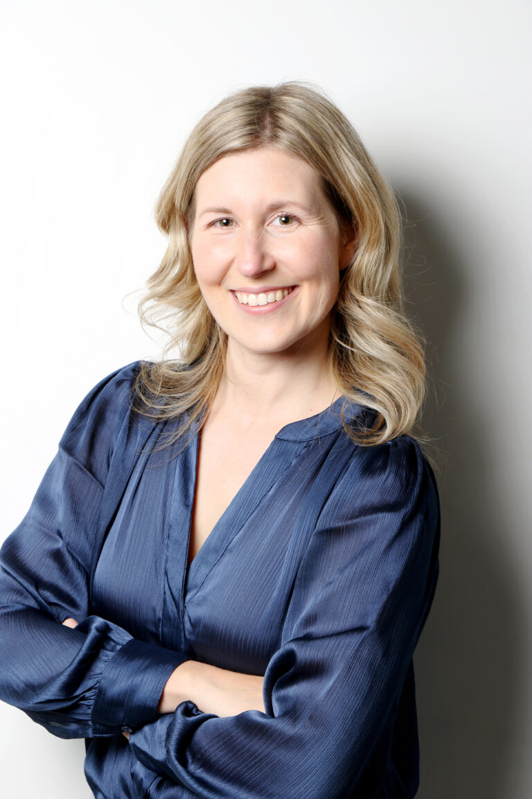 CaitlinSigouin2 768x1152