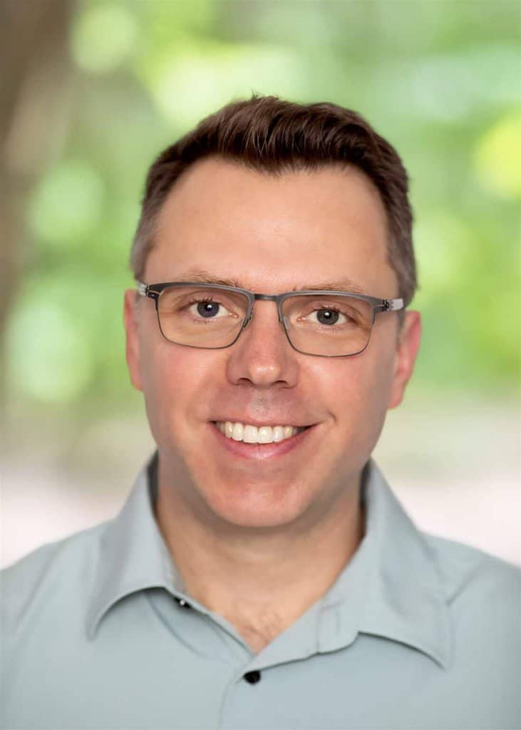 a1 websize headshot 1097x1536 1